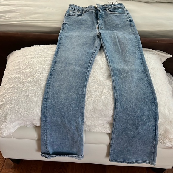 HIGH RISE FLARE LEG
FULL LENGTH
STRETCH- USA Size 6, Europe 38, Mex 28 - Picture 1 of 5